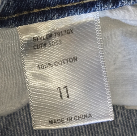 Pink Lily Mom Butterfly Button Distressed Light Wash Jeans - Picture 8 of 9